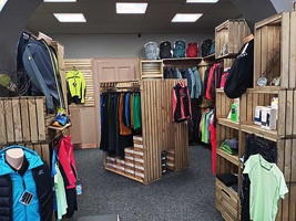 ŠATNÍ OSTRŮVKY na prodej pro kabáty a bundy od JPL SKYWANDER